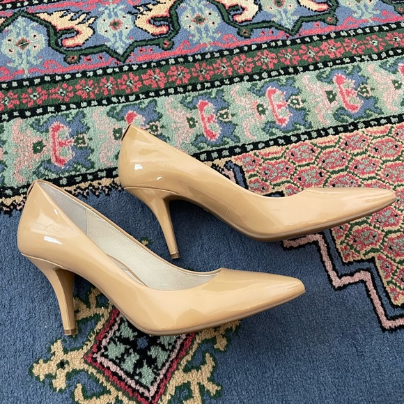 Michael Kors Nude Pumps - Picture 2 of 5